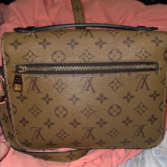 Louis Vuitton Pochette Metis Reverse Monogram Canvas Bag - Picture 2 of 12